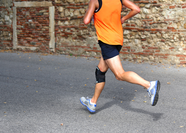 Knee pain sufferer making a return to running.